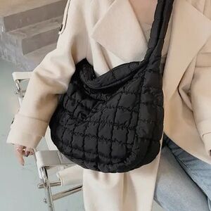 Large Quilted Zipper Shoulder Bag (Black)